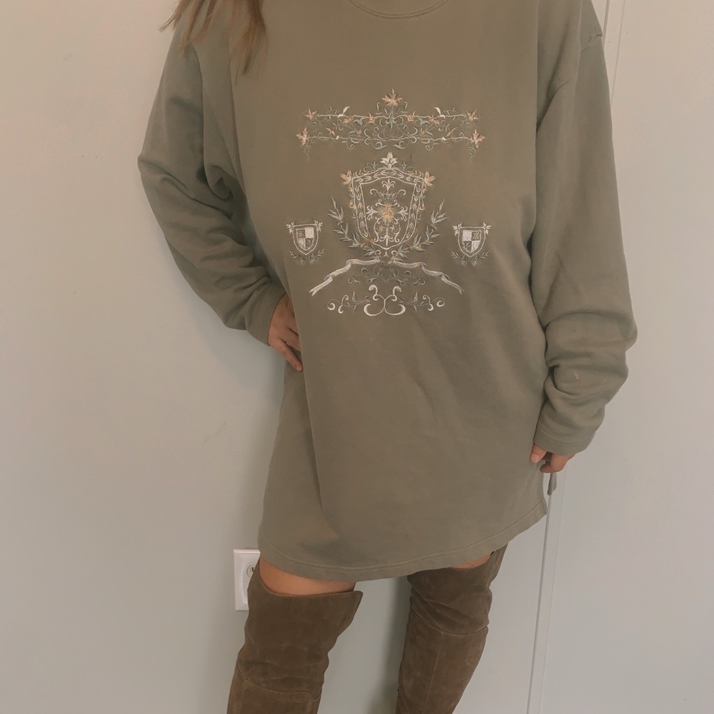 Oversized Vintage Crewneck with cool embroidery